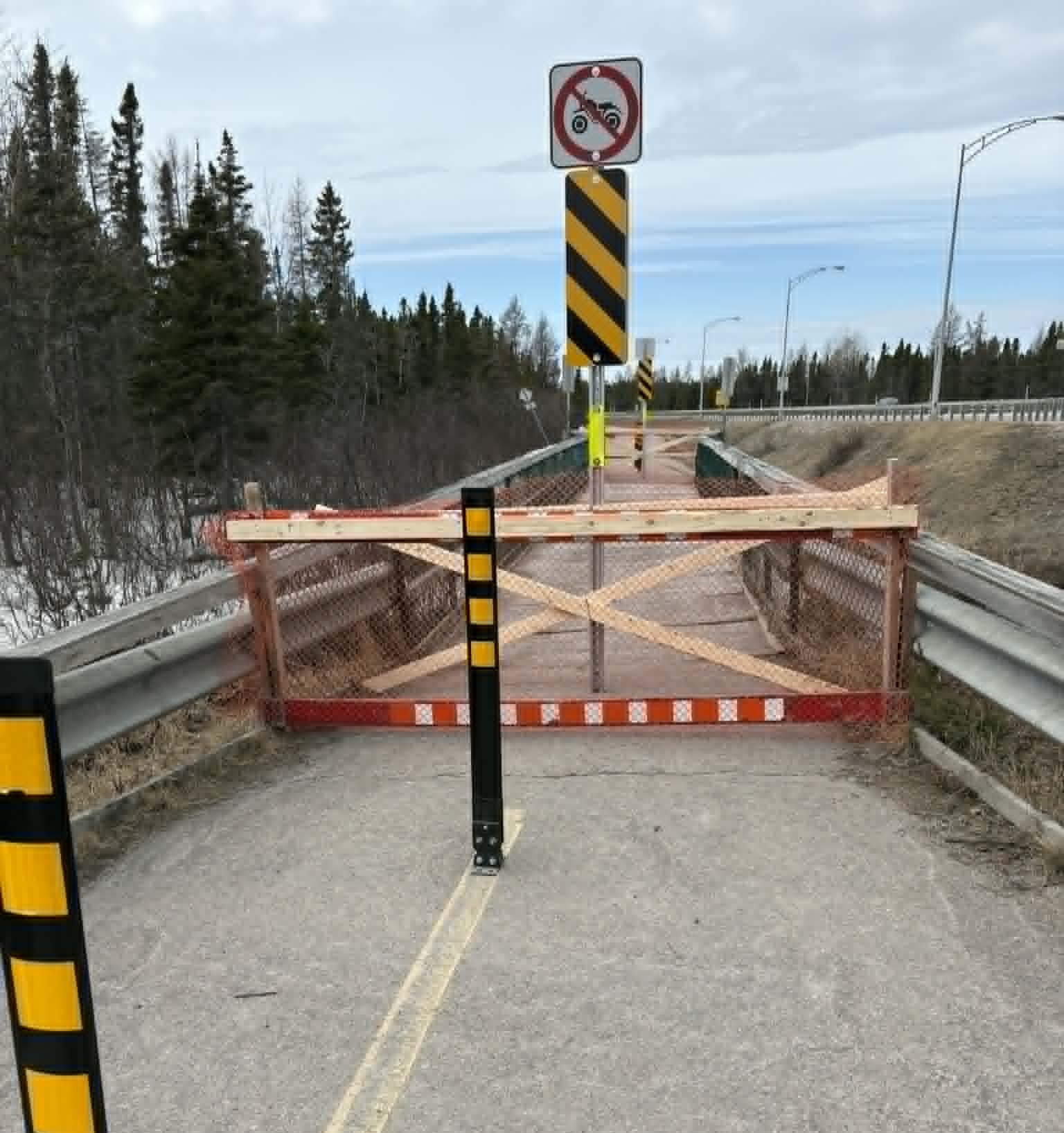 Pont de la rivière Le Petit Bras – FERMÉ